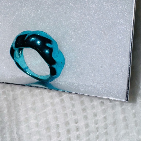 Unique Textured Twisty Metallic Ring in Metallic Blue; Size 7 - Picture 5 of 8